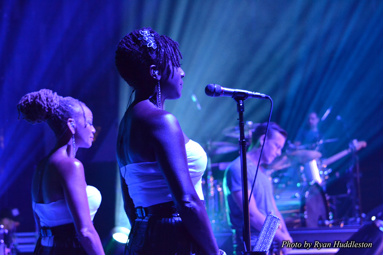 Nikita Houston and Sakai Smith Train Tour 2015