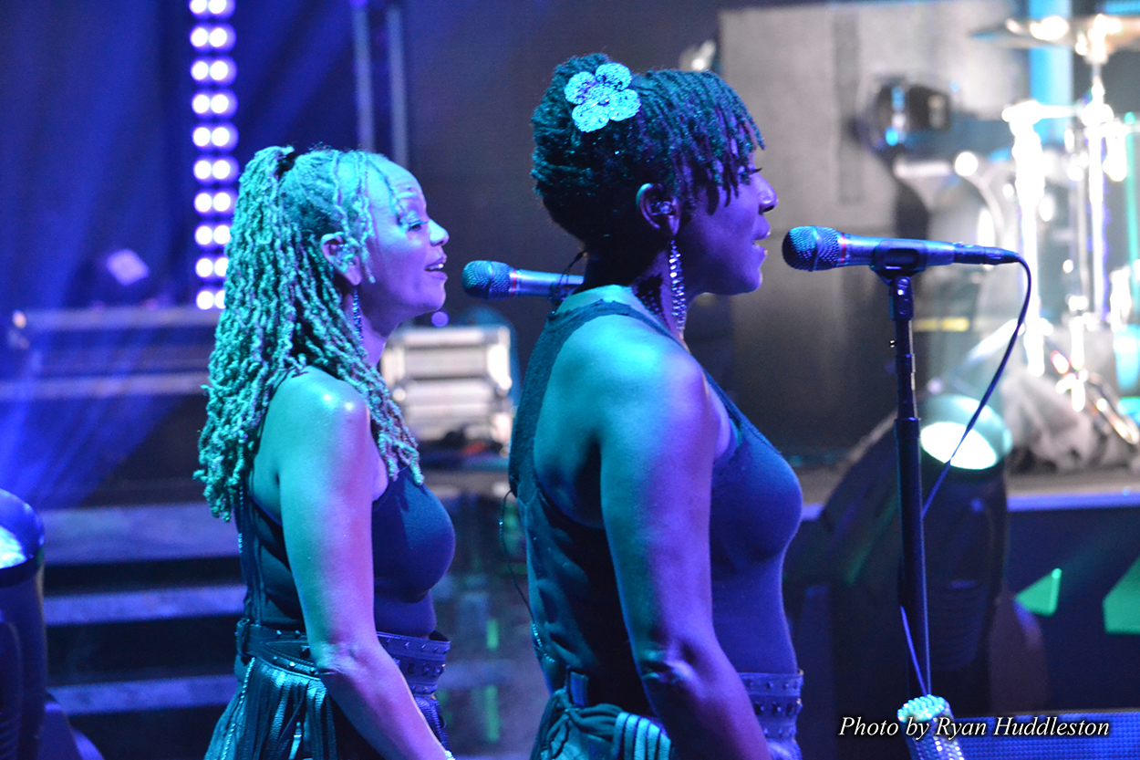 Nikita Houston and Sakai Smith Train Tour 2015